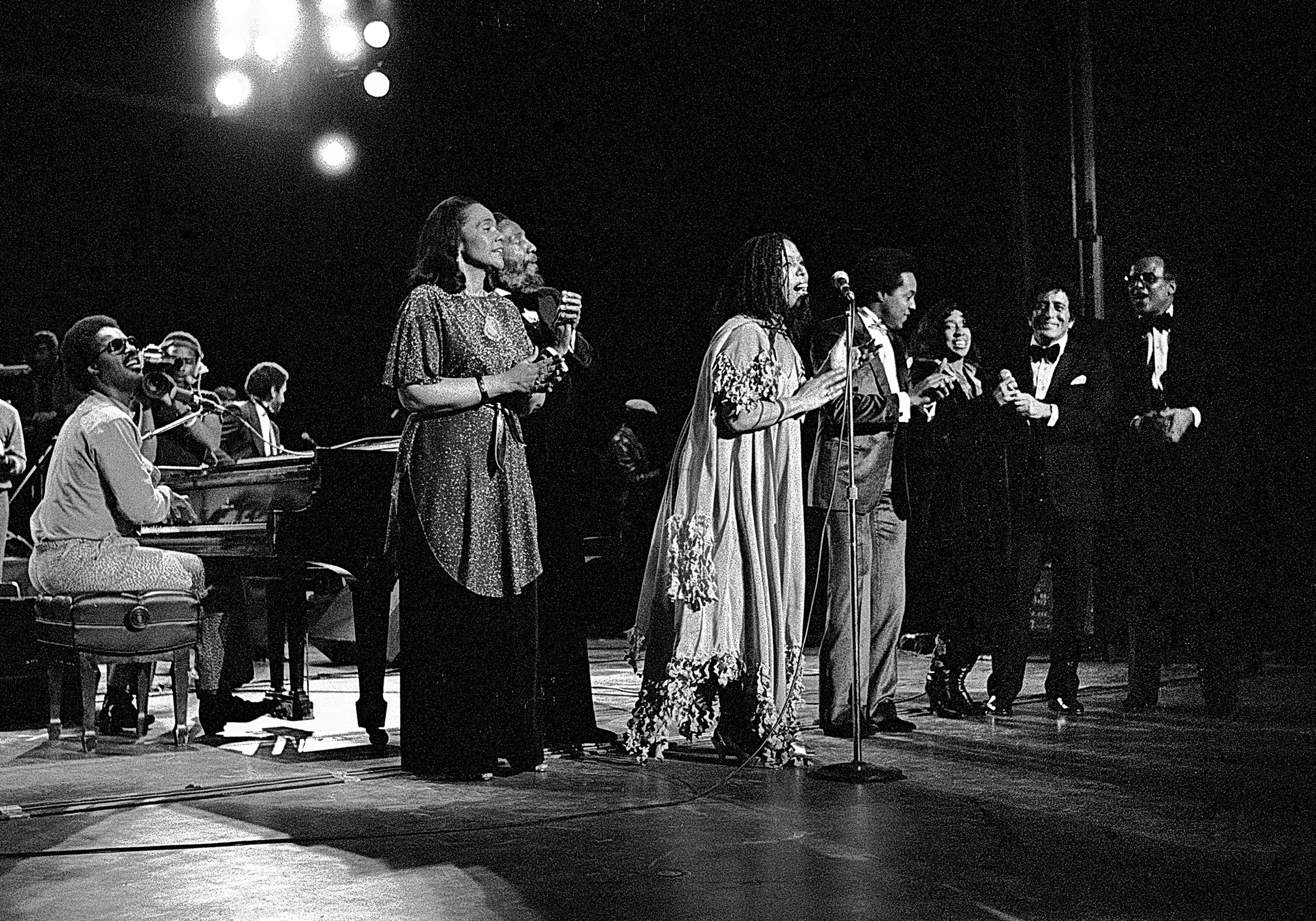 Stevie Wonder on piano, with Coretta Scott King, Dick Gregory, Roberta Flack, Peabo Bryson, Tony Bennett, and Harry Belafonte during the MLK Gala at the Atlanta Civic Center in Atlanta Georgia, January 13, 1982. Photo by Rick Diamond/Getty Images.